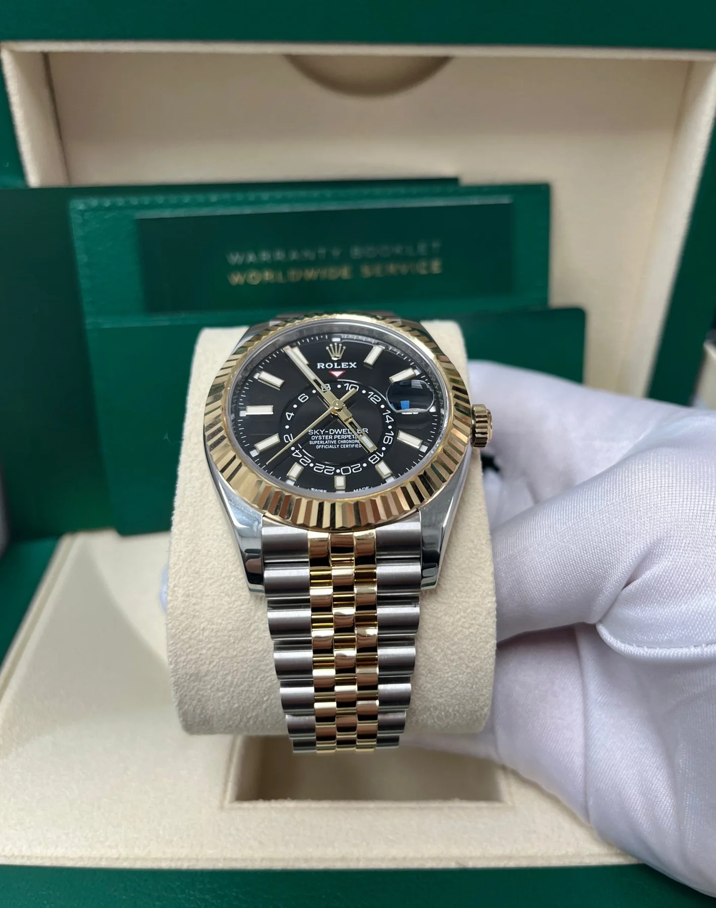 Rolex Sky-Dweller Bright black Dial 336933 Jubilee