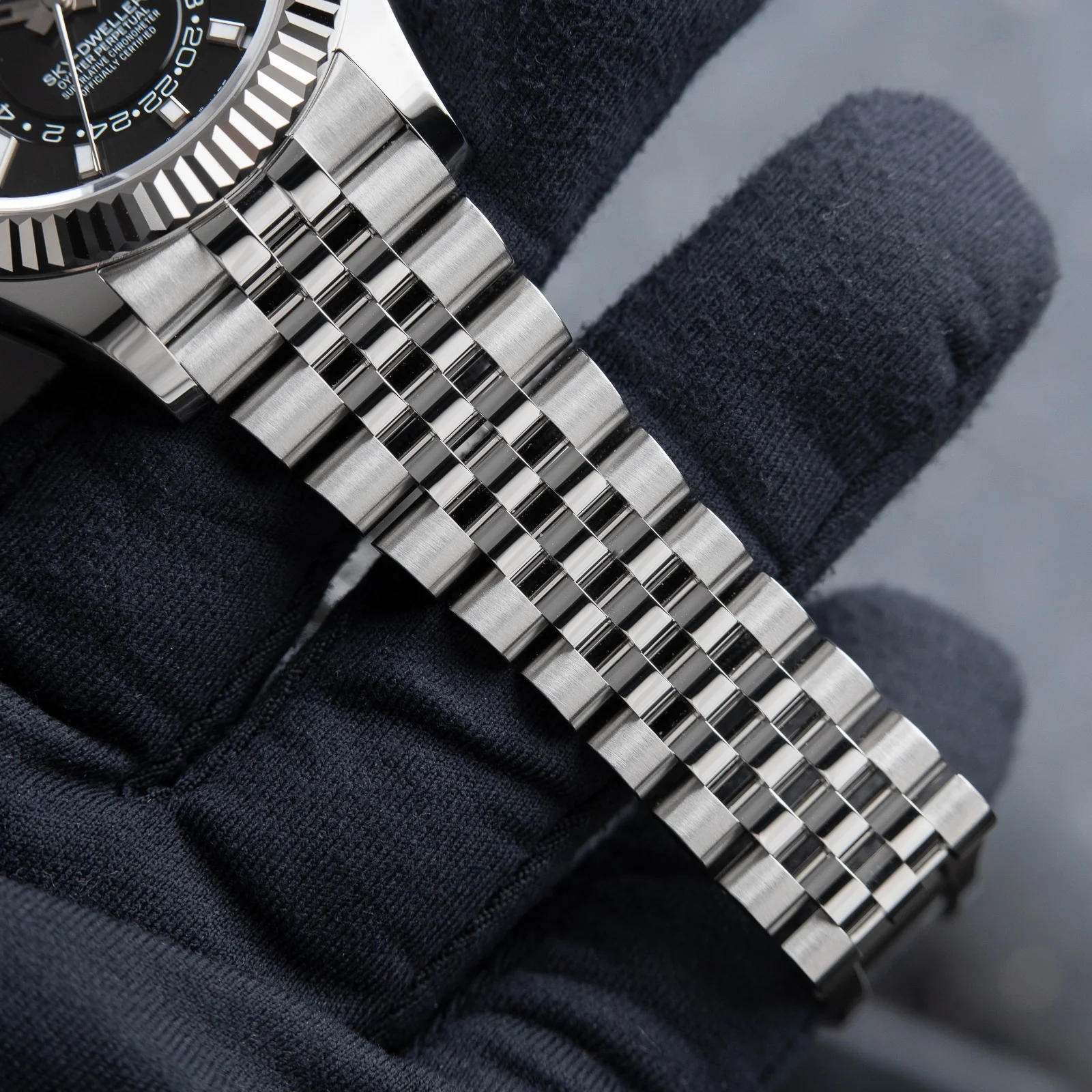 Rolex Sky-Dweller Bright black Dial 336934 Jubilee